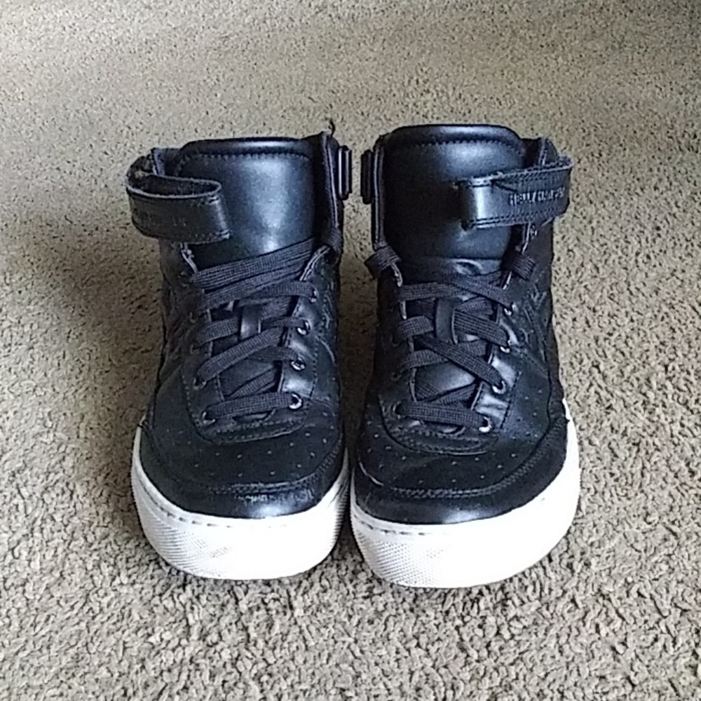 Black Helly Hansens sneakers